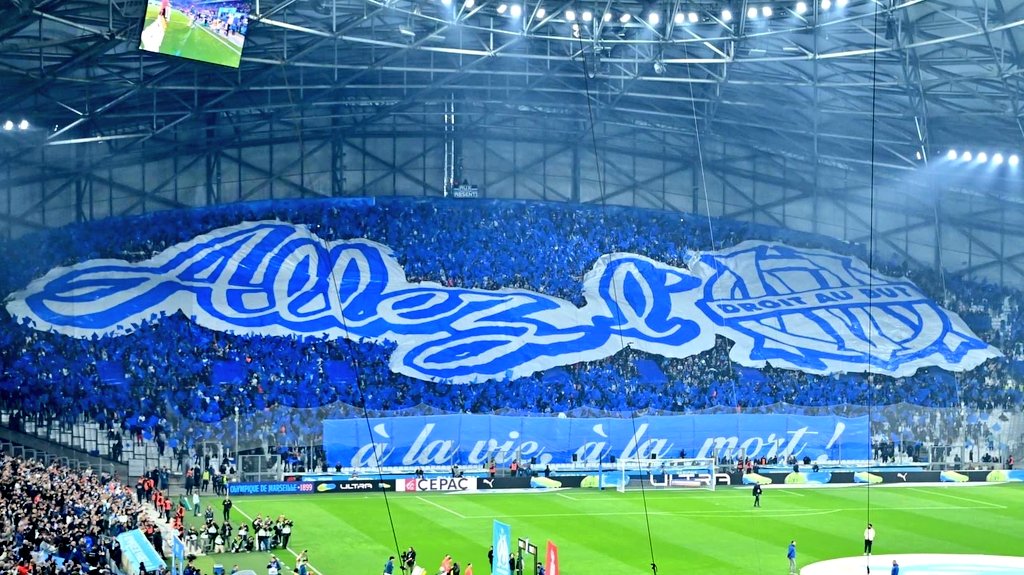 du_jaune's tweet photo. Cette saison le virage nord a été grand. Bravo. https://t.co/fvGt69eVLl
