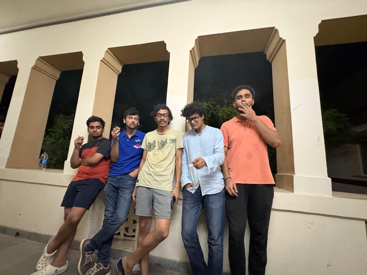 JaiAvasthi6's tweet photo. Never even cried after my breakup but these college goodbyes hurt like hell... Signing off guys 🍻

PS- Taught these guys how to smoke ..the best achievement of my college life 😁 https://t.co/gfEbkYWCF7