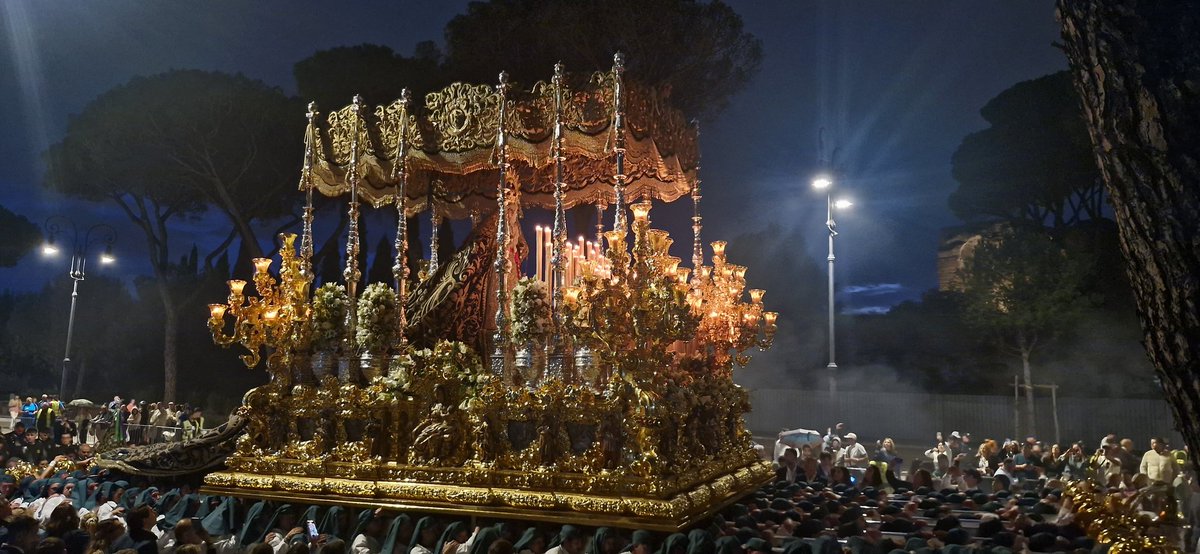miguepureza's tweet photo. Sentir que has estado en el epicentro de la historia.
Sentir que Málaga y #cofradiasmlg han hecho historia.
Sentir que gracias a Ella, esto lo recordaré siempre.

Gracias @pasoyesperanza por este regalo que nos habéis hecho A TODOS.
Gracias @PalomaSaborido por todo. https://t.co/PdH2KRzETD