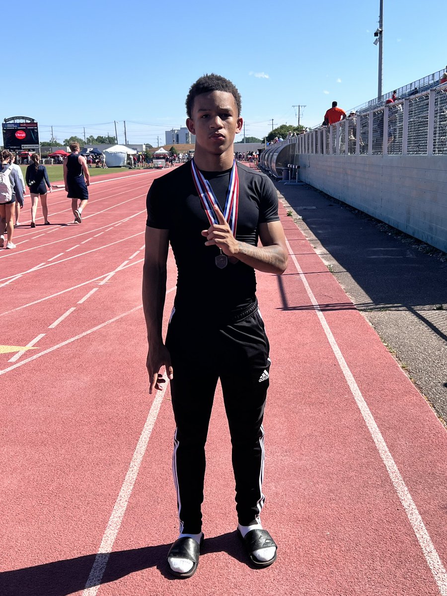 VISAA State Championship✅

3rd in 100m Dash Final
3rd in 4x1 Relay Final