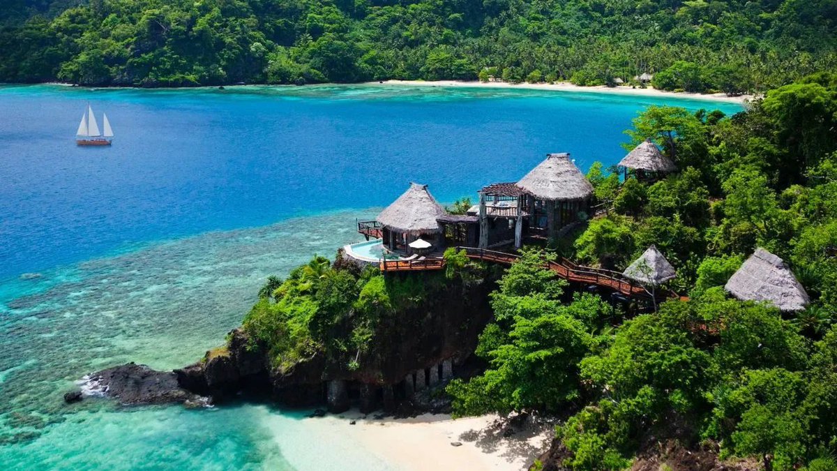 Voic_eM_'s tweet photo. 🇰🇲 Découvrez les Comores, perle de l’océan Indien : plages paradisiaques, volcans majestueux, culture authentique et hospitalité légendaire. Un trésor encore préservé, à explorer sans modération ! #VisitComoros #Tourisme #IlesComores https://t.co/4dHQnEXkaa