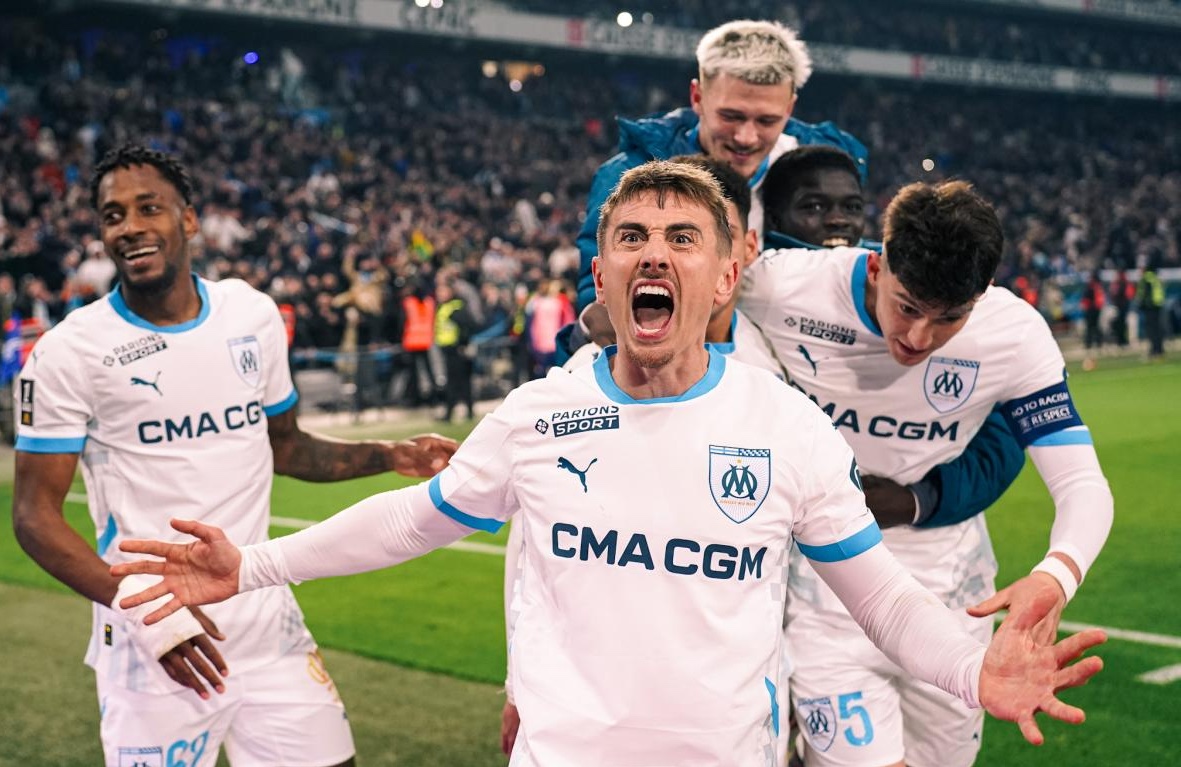 Profitons de cette dernière pour saluer @ValRongier28 qu'on ne reverra peut-être plus sous le maillot olympien...

Respect et merci pour l'implication, l'attitude, la dévotion 🫡 et les frappes sans calcium 🤓 mais un vrai soldat de ces dernières saisons !

#AJamaisOlympien