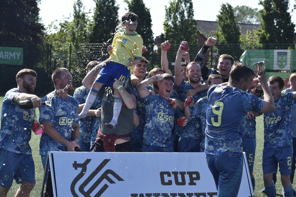 paulmoran62's tweet photo. @huytonstanleyfc celebrate their victory in the @lpoolfl Marlborough Trophy final today https://t.co/ZyQW0pPqxV