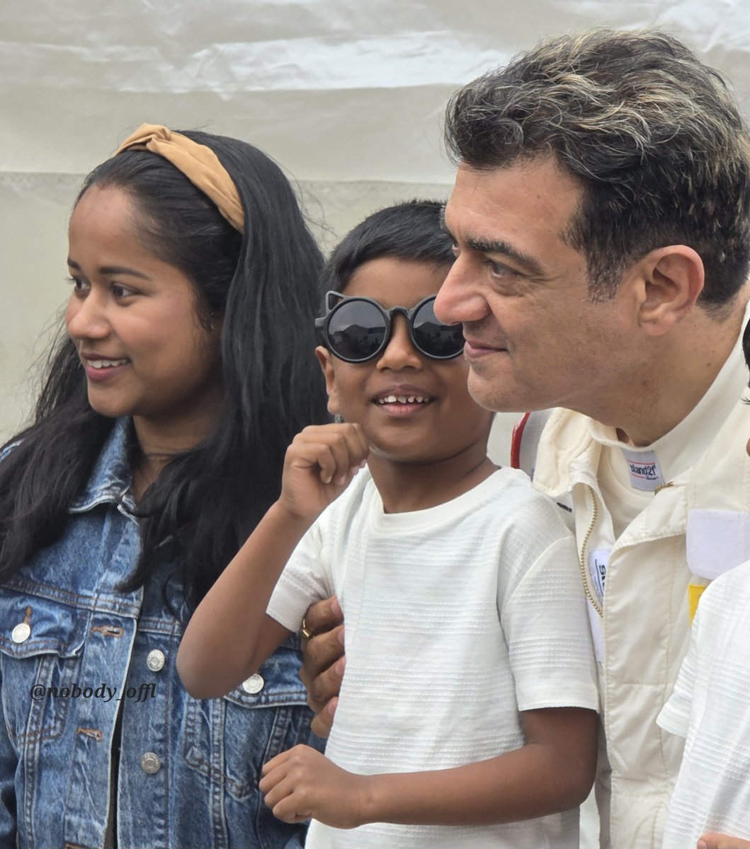 nobody_offl's tweet image. Baby with babies 😍😍 
his love towards kids 💕 😍  #ajithkumaracing