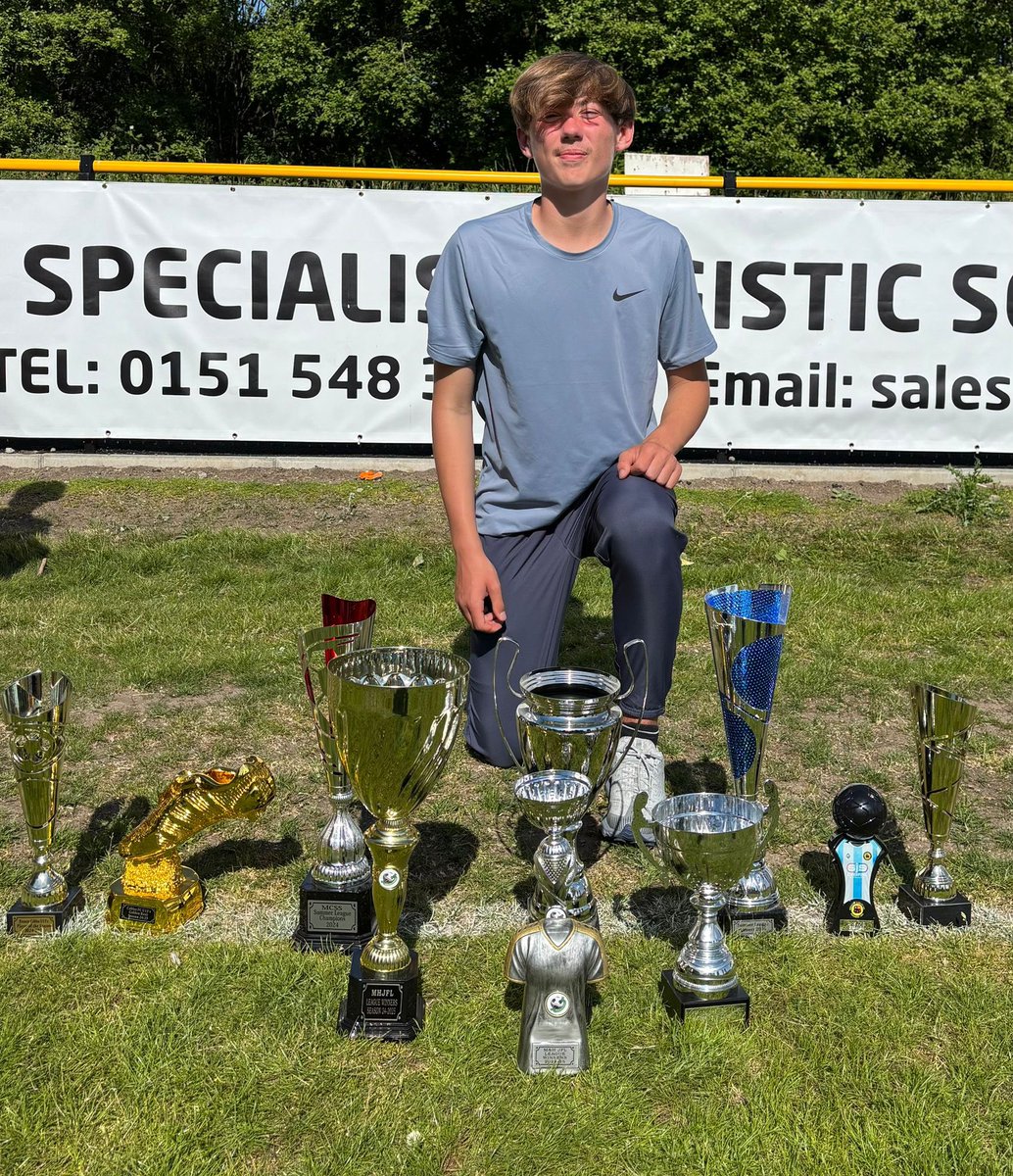 Natalie1101811's tweet photo. Parents player, players player &amp; golden boot ⚽️
Double league winners 🏆🏆
What a season 🙌🏻
Just needs a trim now 🤣 https://t.co/5tr1s2ZKhK