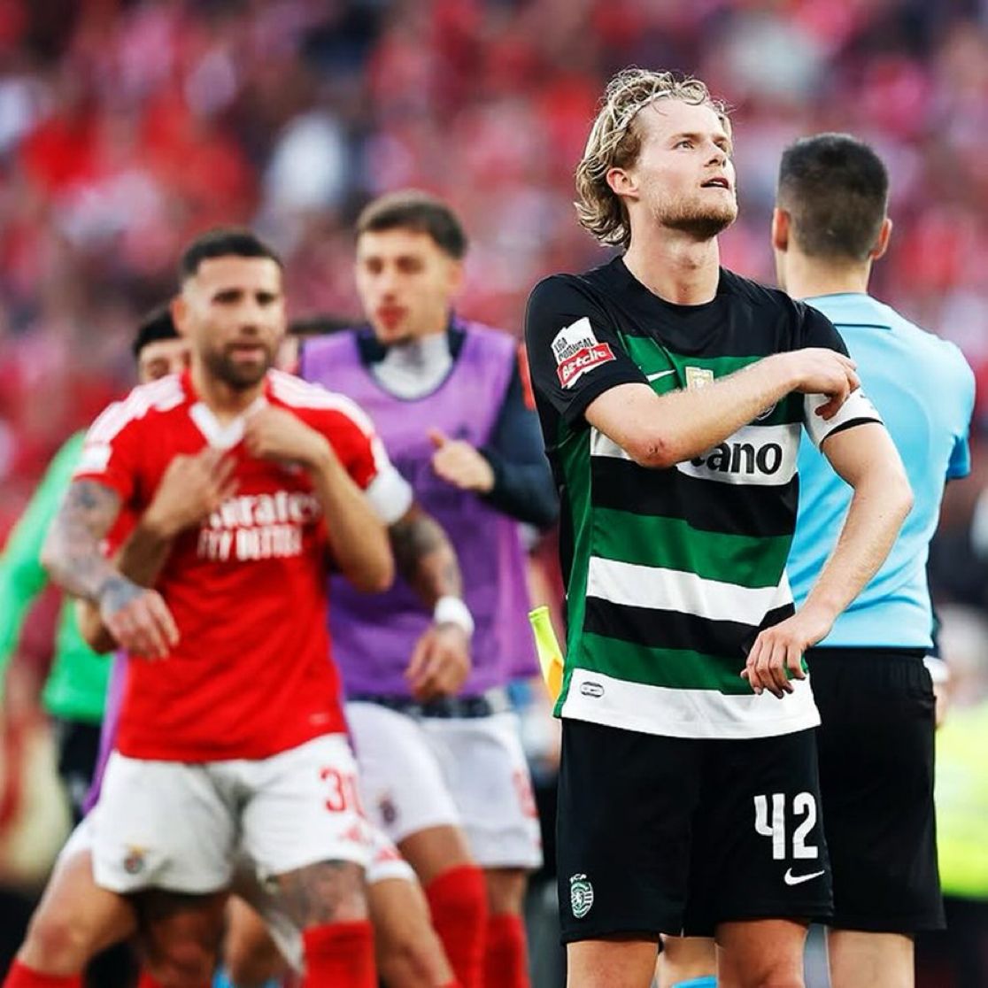Oh Captain! My Captain! 

O cérebro deste título! O líder desta conquista. O polvo que domina o miolo dos relvados portugueses! Era difícil pegar neste plantel depois da saída de Coates, mas Morten liderou como se já estivesse em Alvalade há uma década!

O verdadeiro cérebro!