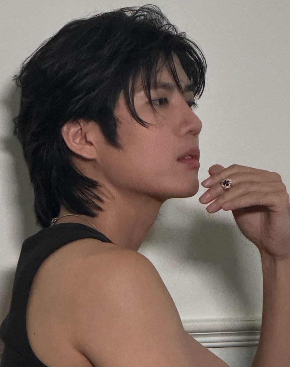 SSFIVE01's tweet photo. His tanned skin!! 😍

#FIVEOONE #파이브오원 #SS501 #더블에스오공일 #KimKyujong #김규종 https://t.co/QURFcDeIpm