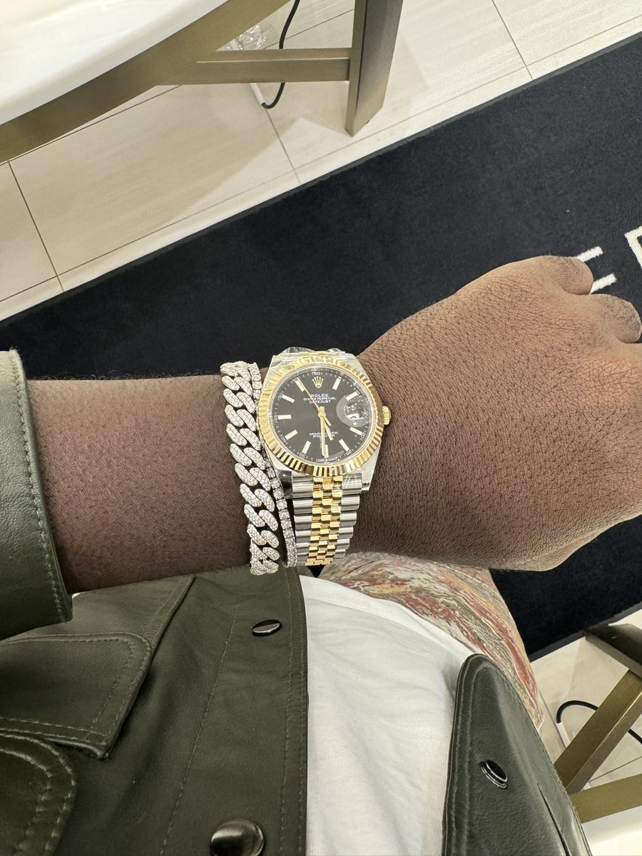 lordlamba1's tweet photo. The time is 5:30 pm 😎 what about you 🫣 https://t.co/JUM696L9fa