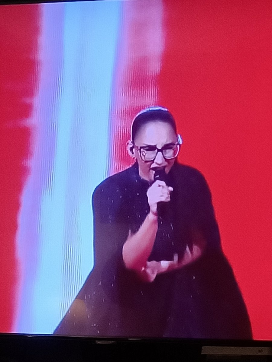 beatrizch22's tweet photo. Que hace la BB Trickz representando a Grecia #EurovisionRTVE #Eurovision2025 https://t.co/TGCPPvoqck