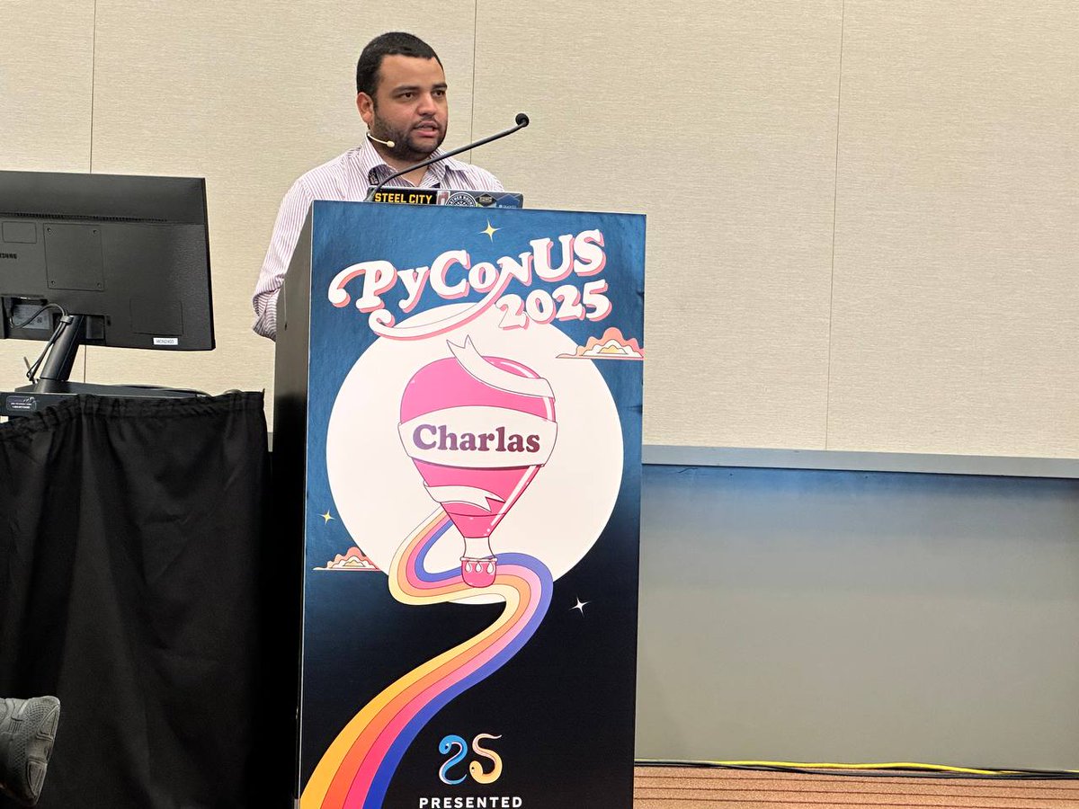 🚀 ¡Increíble participación de la comunidad hispanohablante hoy en #PyConCharlas!
Charlas potentes, temas diversos y una sala llena de energía 🐍💬

📚 Narrativas de Braceros – Rodrigo
⚙️ Más allá de Try-Except – Sebastián
🗣️ NLP en Quechua – Carla
🧪 Pruebas E2E – Joan

#PyConUS