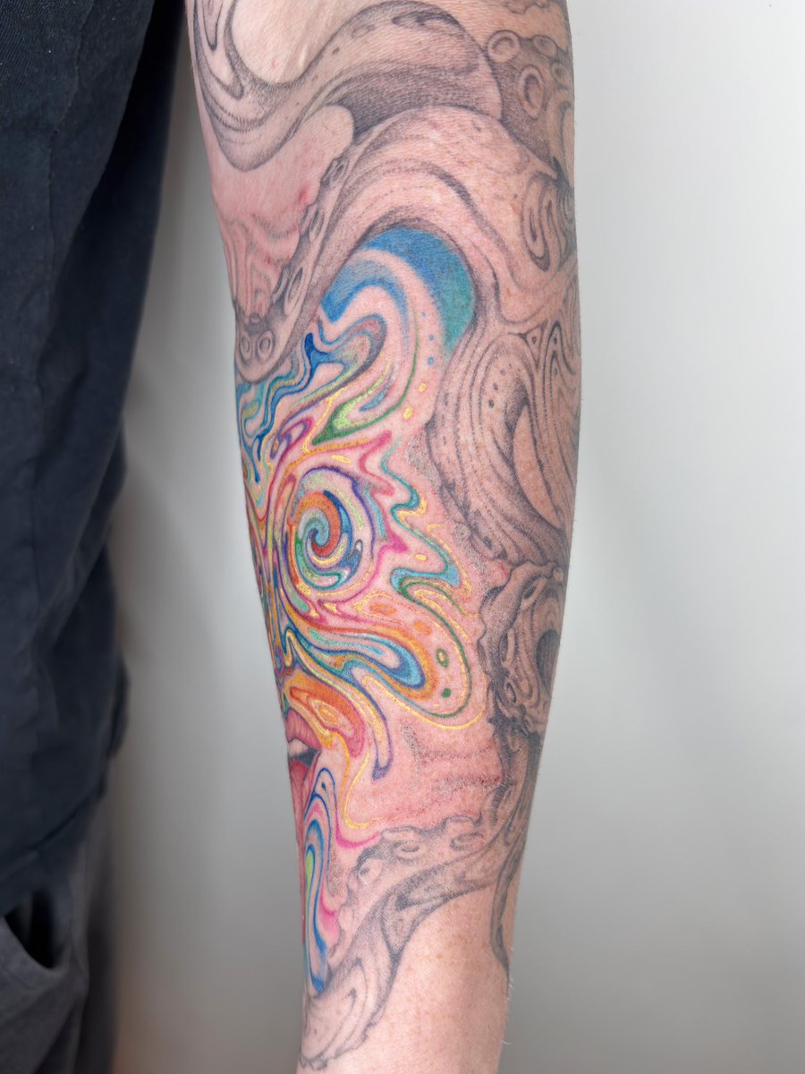psychedelic_ttt's tweet photo. Free-handed add on to a sleeve in progress!! Had a blast doing this 🌀 thank you for the love, T!! Books are open!! Come see meee 🎨
IG: yamirastattoos 
•
#trippyart #trippytattoo #atlantatattoo #atlanta #womantattooer #queerartist #pocartist #surrealism #freehand #swirltattoo https://t.co/zjbjWwFxVb