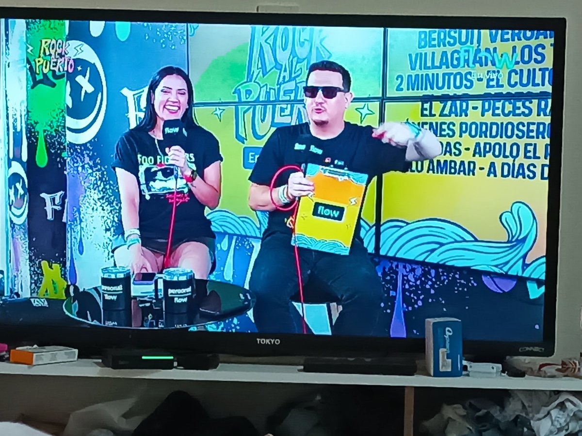 huguitoleche's tweet photo. #EnVivoPorFlow siguiendo a cada grupo desde la house 🙌 @flowpersonalpy  #Rockalpuerto @rockalpuerto_ https://t.co/N8Dm2EKwa2