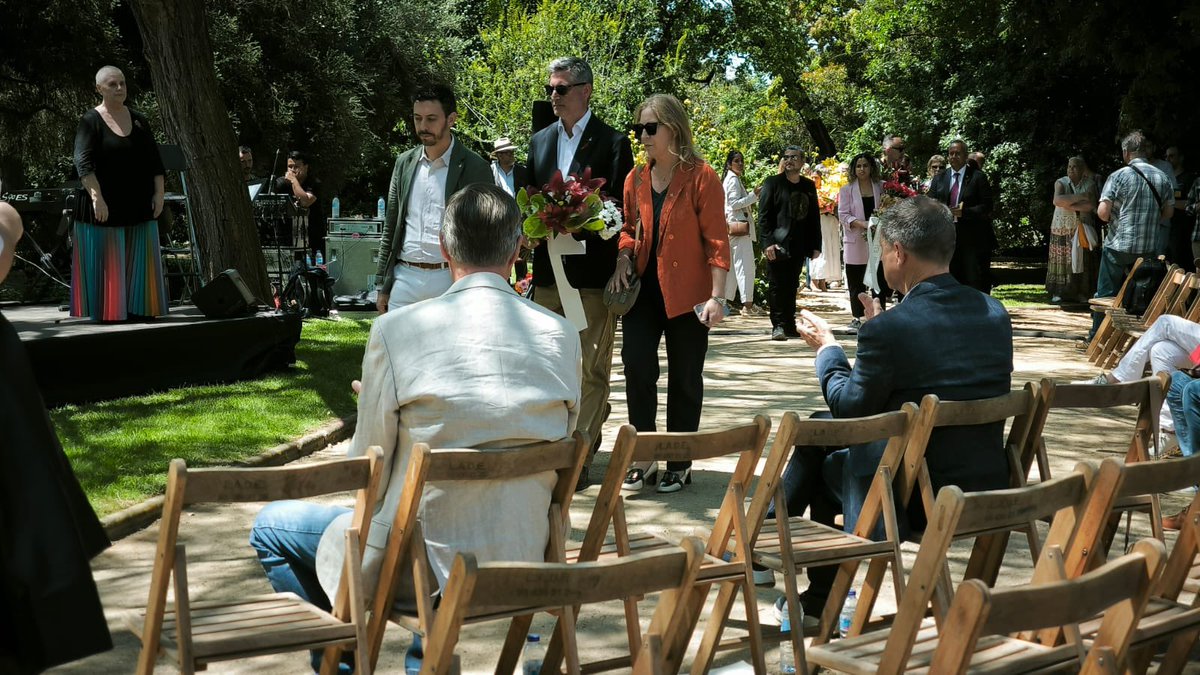 El 2003, poc temps abans de morir, Miquel Martí i Pol va cedir el seu poema Parlem de Tu a Projecte dels NOMS per al Memorial Permanent de la Sida a Barcelona.
‘Parlem de tu, però no pas amb pena. 
Senzillament parlem de tu’.
Avui, i recordant sempre, 32è #MemorialSida