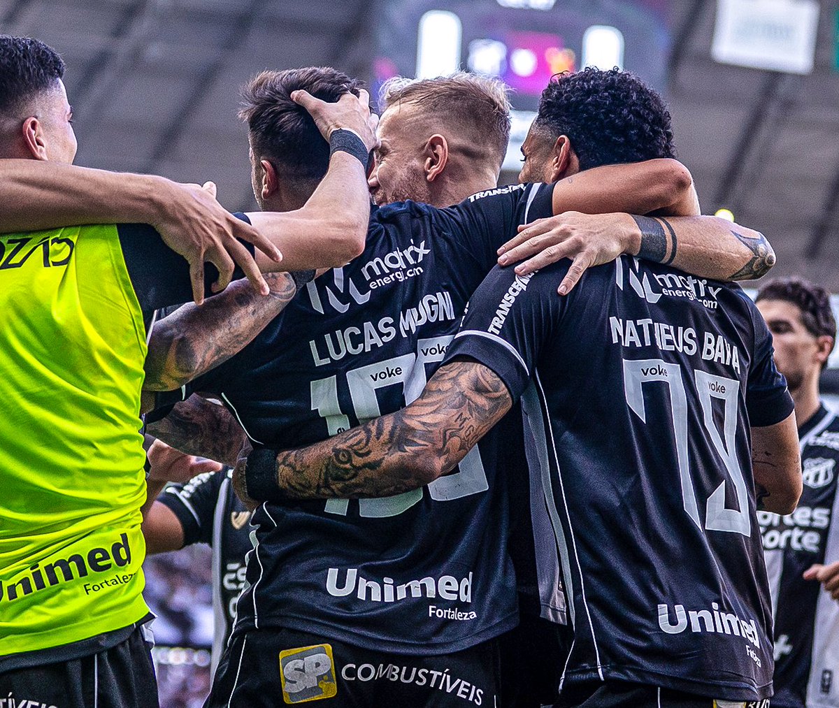 CearaSC's tweet photo. FIIIIIIIIIIIIIIIIIIIIIIIIIIIM DE JOOOOOOOOOOOOOGO!!!!!! ⚫⚪🏁

O VOZÃO VENCE a equipe do Sport por 2 a 0 e soma + 3 pontos no Campeonato Brasileiro.

VAAAAAAAAAAMOOOOOOOOO! 🔥🔥🔥🔥

📸 Stephan Eilert / Ceará SC

#CSCxSPO - 2x0 
#CampeonatoBrasileiro2025 https://t.co/9ISzhGCwEC