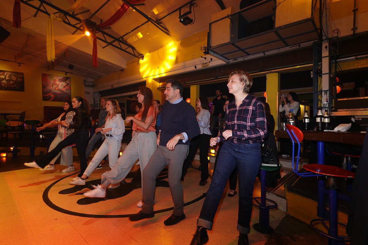 asodiplo's tweet photo. El pasado 16 de mayo se llevó a cabo el Encuentro Diplomático No. 37: “Clase de salsa estilo libre”, una velada que permitió a los asistentes conectar a través del baile y la música en un ambiente relajado, alegre y lleno de movimiento.
#EncuentroDiplomático #ASODIPLO https://t.co/NVOZhvaUQ6