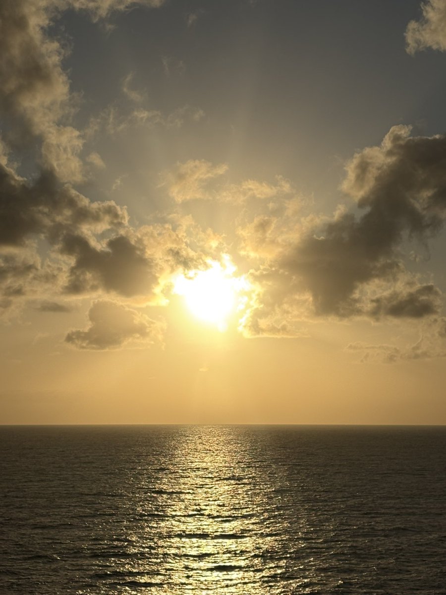 kstergio's tweet photo. @weatherchannel At sea on the way back to Miami https://t.co/QwYudfbWA3