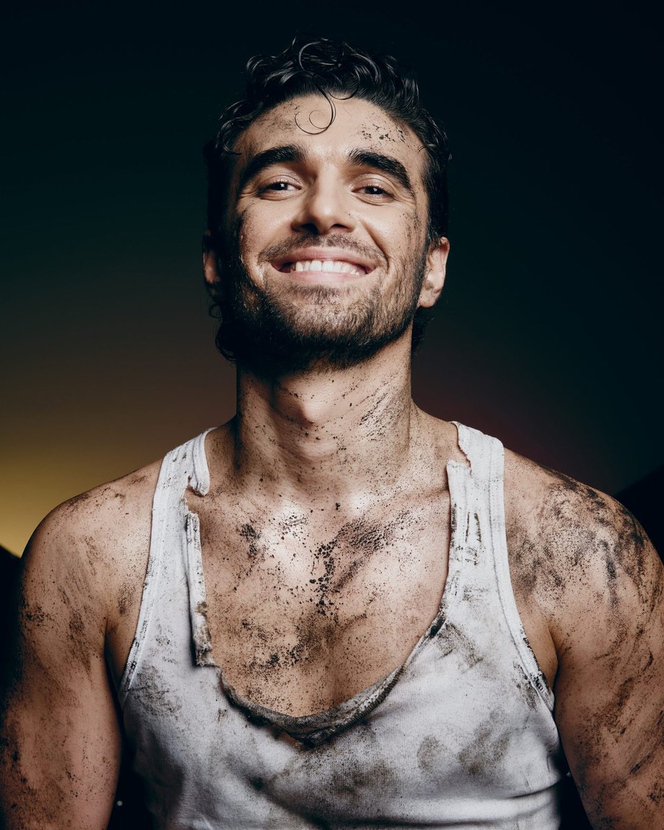 APlehan's tweet photo. Ahora todo el mundo está deseando en hacer obras en casa 🔥

 #EurovisionRTVE #Eurovision #Eurovision2025 https://t.co/KH1rWyu6Hi