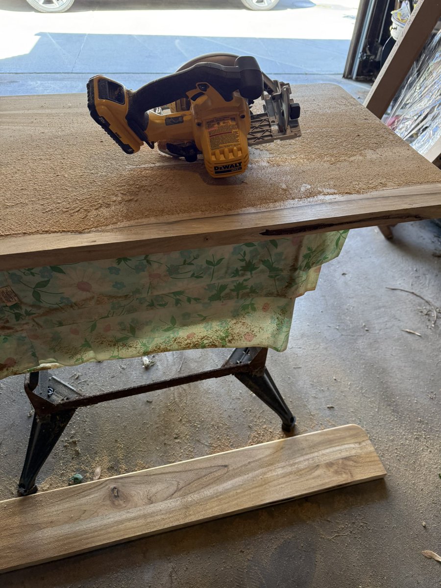 JenJoy's tweet image. Decided to build a countertop/table for the laundry room today. It was going really well until the 30" pipes I bought for the legs turned out to NOT all be 30". Shoot me. #homeprojects