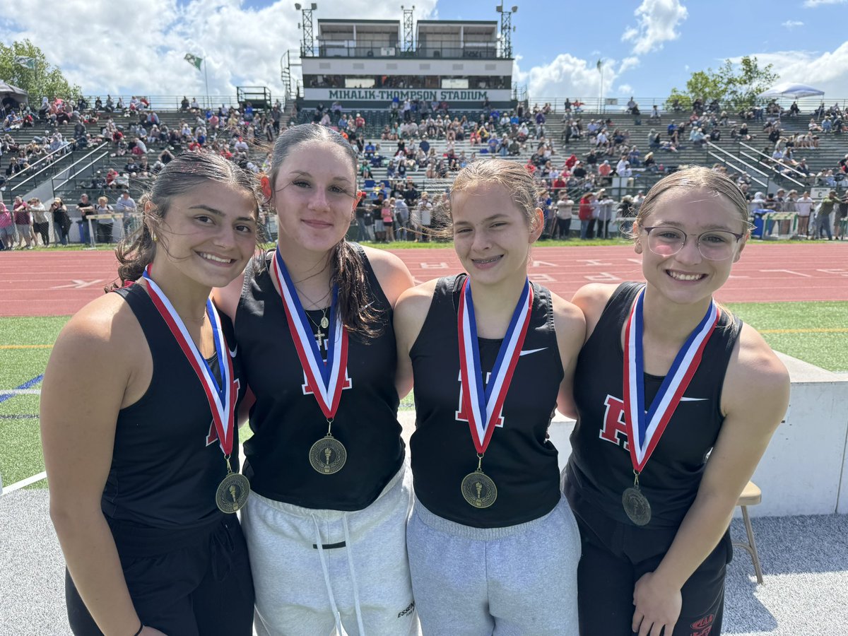 ETNreisenweber's tweet photo. Big congrats to the D-10 400 relay champions!
2A girls Hickory
3A girls McDowell
2A boys Hickory
3A boys Cathedral Prep https://t.co/RpeJ6oBs1H