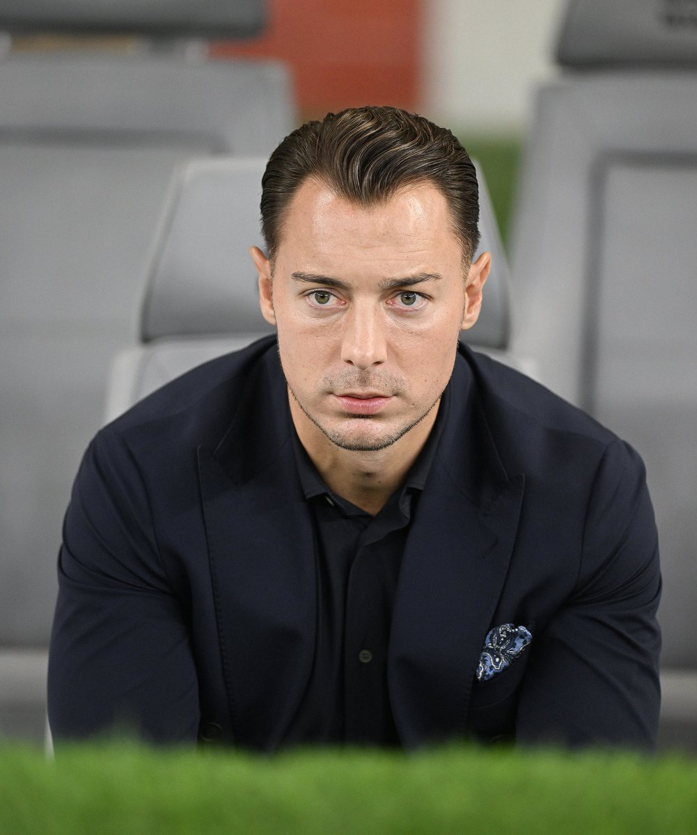 RoyalistAFC's tweet image. حقق جروس الثلاثيه مع الاهلي
تم طرده
حقق ماتياس مع الاهلي نخبة أسيا
ابلغوه بعدم الرغبه في بقائه

هل النجاح في الاهلي يعني الابعاد
والفشل يعني البقاء ؟!!
#ماتياس_خط_احمر