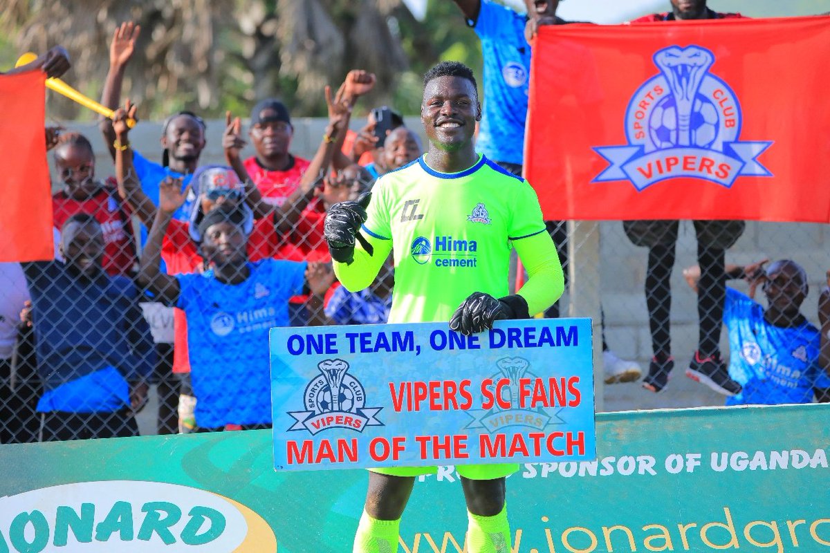 VipersXtra's tweet image. Jajja DK #Viperssc  Fan's favorite earlier this evening against  #PrideOfBunyoro  in Butema 🟢🔥 as we sealed it Uganda Cup finals . 

#KITVIP | #StanbicUgandaCup 
#OneTeamOneDream | #HalaVipers
