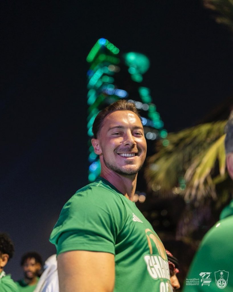 • التفريط فيه امر جنوني و كارثي !

بطل النخبة ! صنع فريق بطل بعدما كان متهالك '

بالرغم من انه الاقل دعماً بين اندية الصندوق الا انه حقق النخبة بعدما صنع فريق بطل وتاريخي لا يُقهر في البطولة الاسيوية

جنووون!😨 
#التفريط_بماتياس_مرفوض

 #ماتياس_خط_احمر