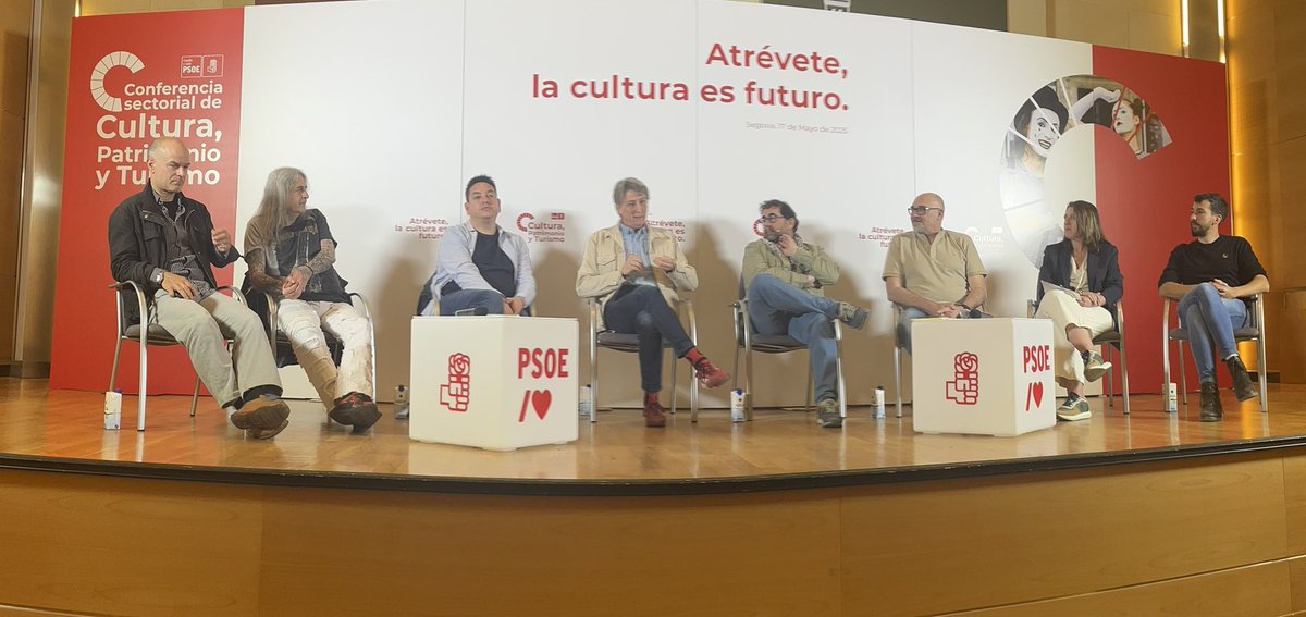 jlvazquezpaz's tweet photo. 🎭🎼accesible, diversa, libre, crítica, rica, inclusiva, valiente, tolerante es la #CulturaCyL y su sector, como tú, como #CyL
🌹con @cmmsoria decidido, @PSOE_CyL se #atreve,la gente de la #CulturaCyL se #atreve, ahora #atréveteTU y hagamos con #cultura la palanca del #CambioCyL https://t.co/9A8ysENDUW