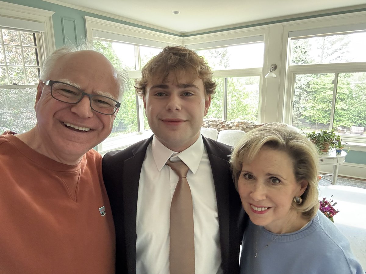 Governor Tim Walz tweet media