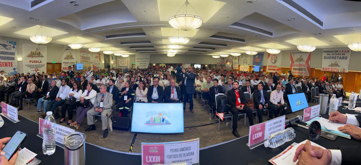 OITMexico's tweet photo. A través de nuestro Director @pedroamerico13 participamos con gusto en la inauguración de la LXXIII Convención Nacional Ordinaria de la Confederacion Regional Obrera Mexicana (#CROM) y el acto conmemorativo del 107 aniversario de su fundación.
#LibertadSindical #JusticiaSocial https://t.co/Og0baZ6RAS