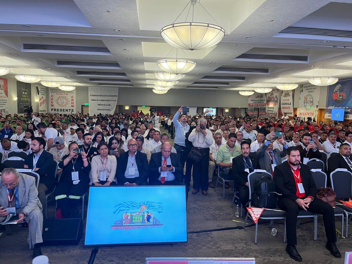OITMexico's tweet photo. A través de nuestro Director @pedroamerico13 participamos con gusto en la inauguración de la LXXIII Convención Nacional Ordinaria de la Confederacion Regional Obrera Mexicana (#CROM) y el acto conmemorativo del 107 aniversario de su fundación.
#LibertadSindical #JusticiaSocial https://t.co/Og0baZ6RAS