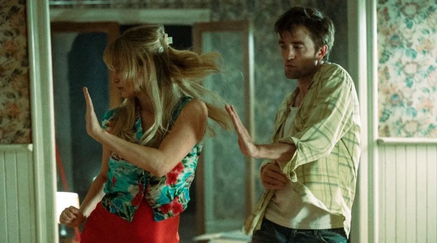 Femme plus qu’au bord de la crise de nerfs, Jennifer Lawrence est éblouissante et criante de vérité dans #Diemylove, dissection viscérale et déchirante de la dépression post partum. Chef d’œuvre. #Cannes2025