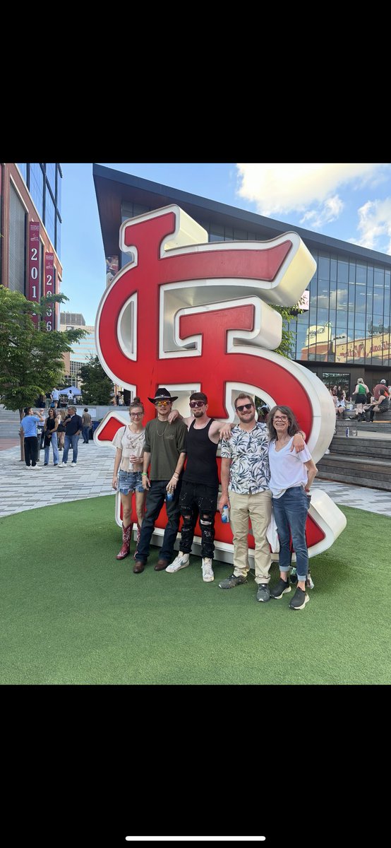 AceeReacts's tweet photo. So I went to THE BIG A** ST￼ADIUM TOUR ft. Post Malone https://t.co/ZnizaCCSUK via @YouTube https://t.co/GUcOSGfqbG
