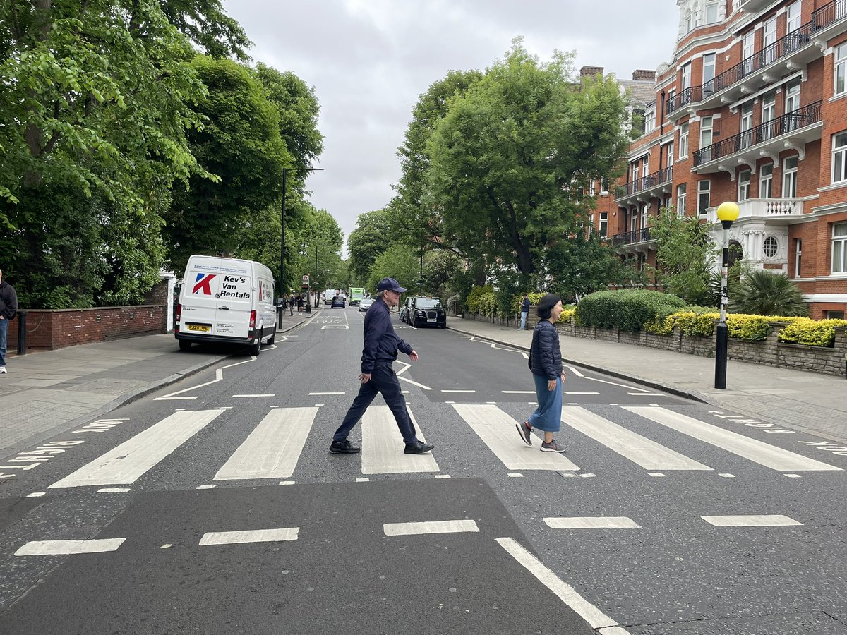 gssavage's tweet photo. ロンドンのビートルズAbbey Road crossing

@umeyu_rakuen @37sanjiro10 https://t.co/BjANOZEua7
