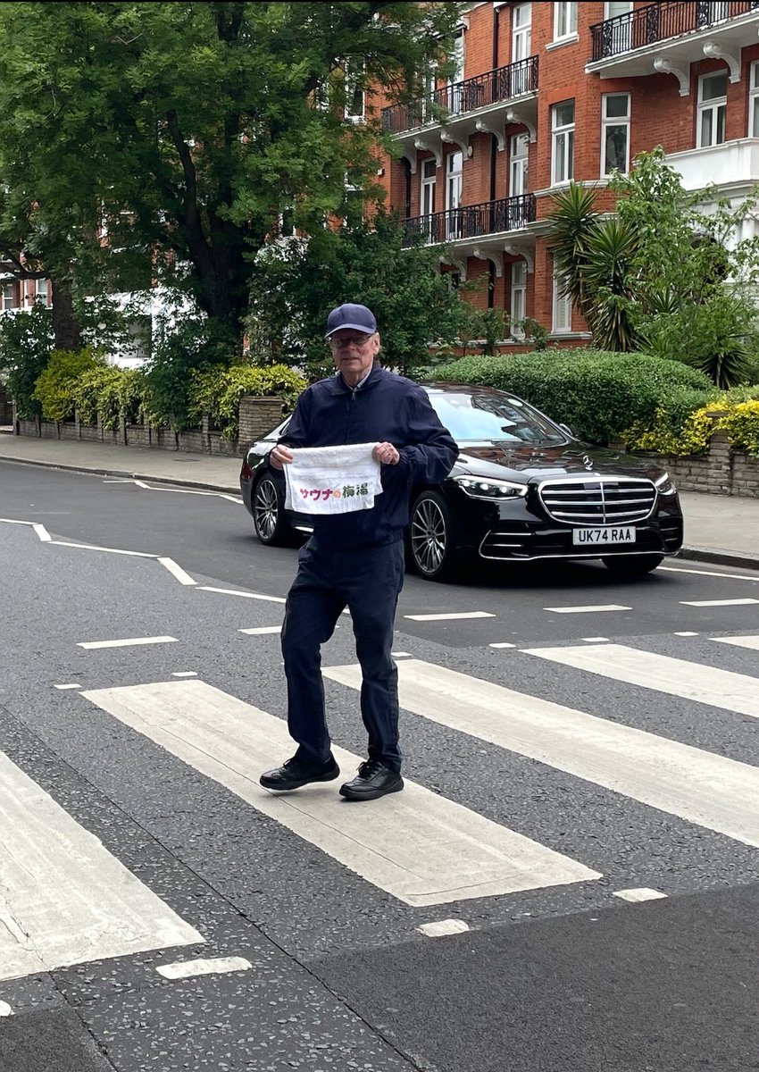 gssavage's tweet photo. ロンドンのビートルズAbbey Road crossing

@umeyu_rakuen @37sanjiro10 https://t.co/BjANOZEua7