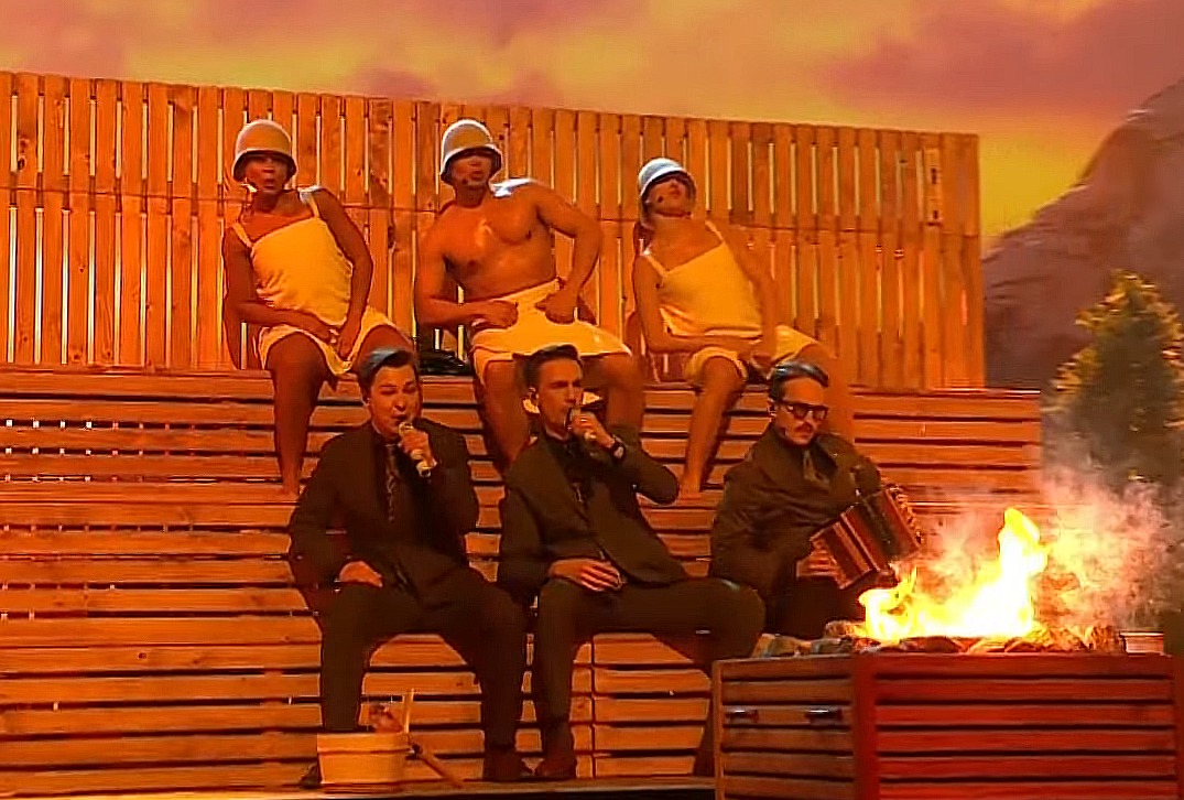 Amigo mío solo tú encuentras leña, por nosotros si hace falta te despeñaaaas #Eurovision2025