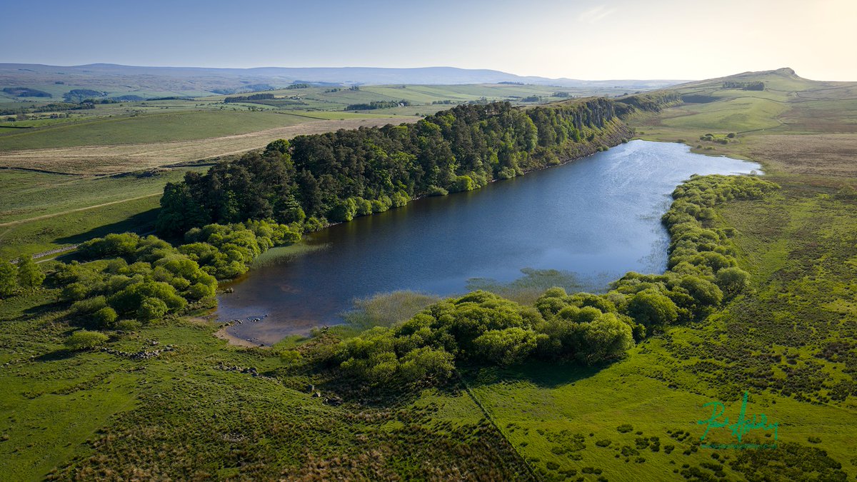 PaulAppleby_01's tweet image. Crag Lough on Hadrian's Wall, Northumberland.
A beautiful evening to be out in the countryside.