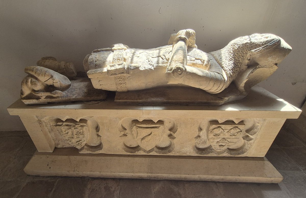 AlabasterMiss's tweet image. #Effigy tombs of the mid 13th &amp;amp; late 14th c, almost certainly Disneys. Yes, those Disneys. The knight with the shield has puppies at his head! #effigies @ChurchesFest @TheCCT