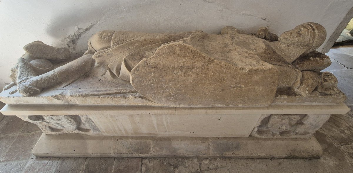 AlabasterMiss's tweet image. #Effigy tombs of the mid 13th &amp;amp; late 14th c, almost certainly Disneys. Yes, those Disneys. The knight with the shield has puppies at his head! #effigies @ChurchesFest @TheCCT