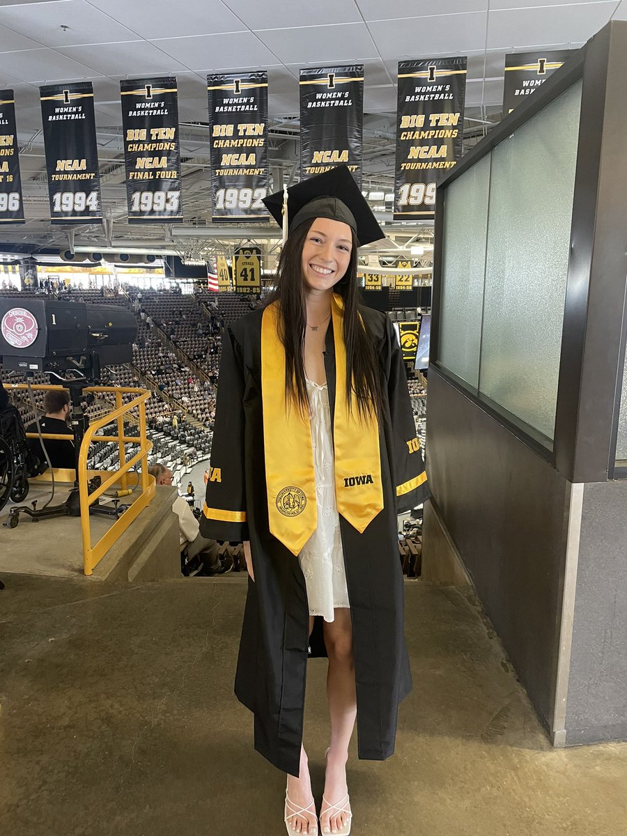 koerner_gary's tweet photo. Daughter Jane our 3rd Hawk Graduate. 👩‍🎓 Proud of you Janey 👏One more Hawk to go #Gohawks https://t.co/a1Ac01emGH