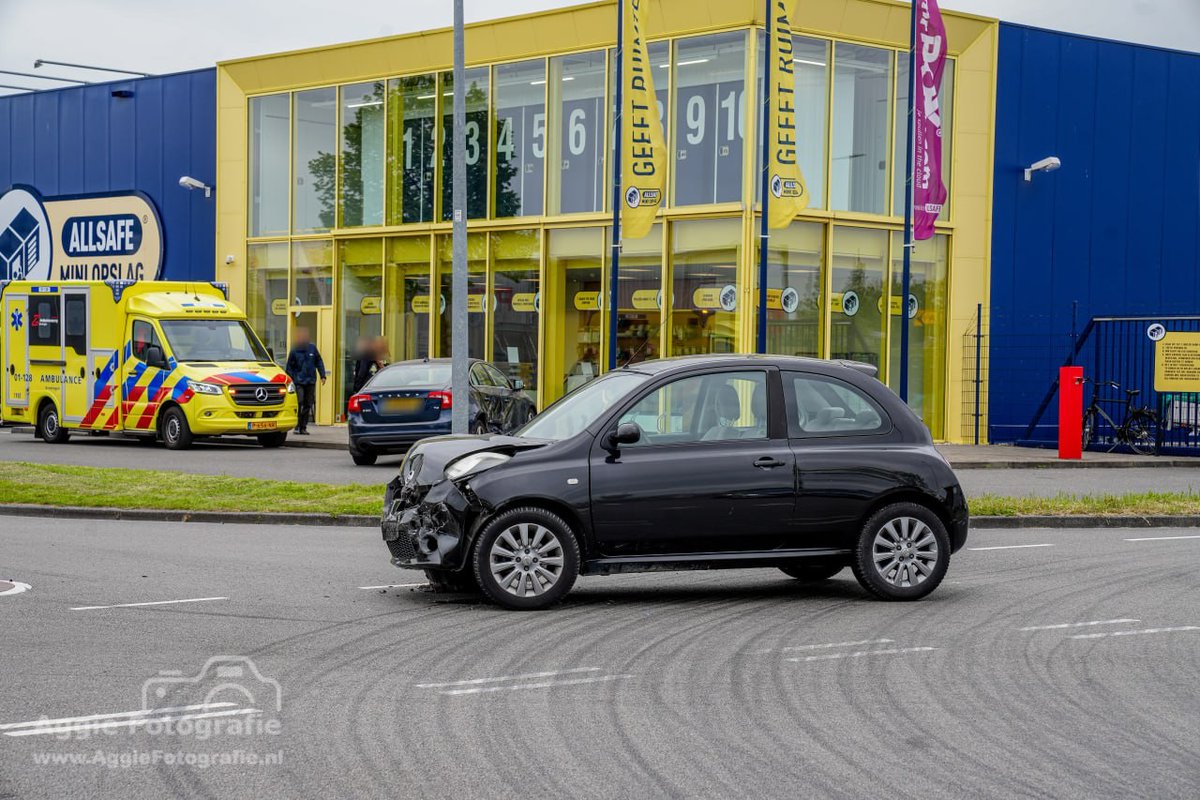 aggiefotografie.nl/112nieuws-twee… 
Er raakte geen personen gewond.