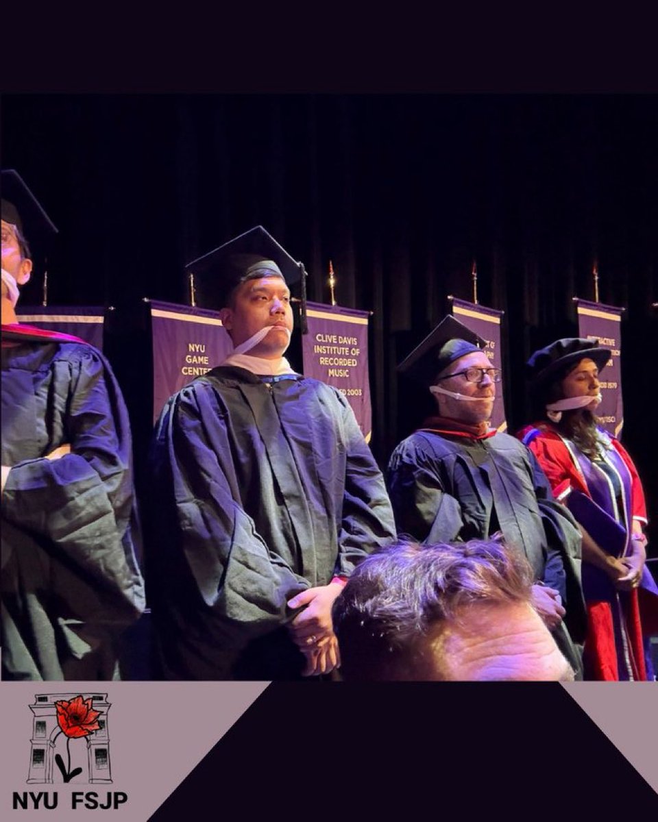 SamarDJarrah's tweet image. منظر الاساتذة خلال حفل التخرج في جامعة نيويورك احتجاجا على منع الطلبة التعبير عن رأيهم #غزة