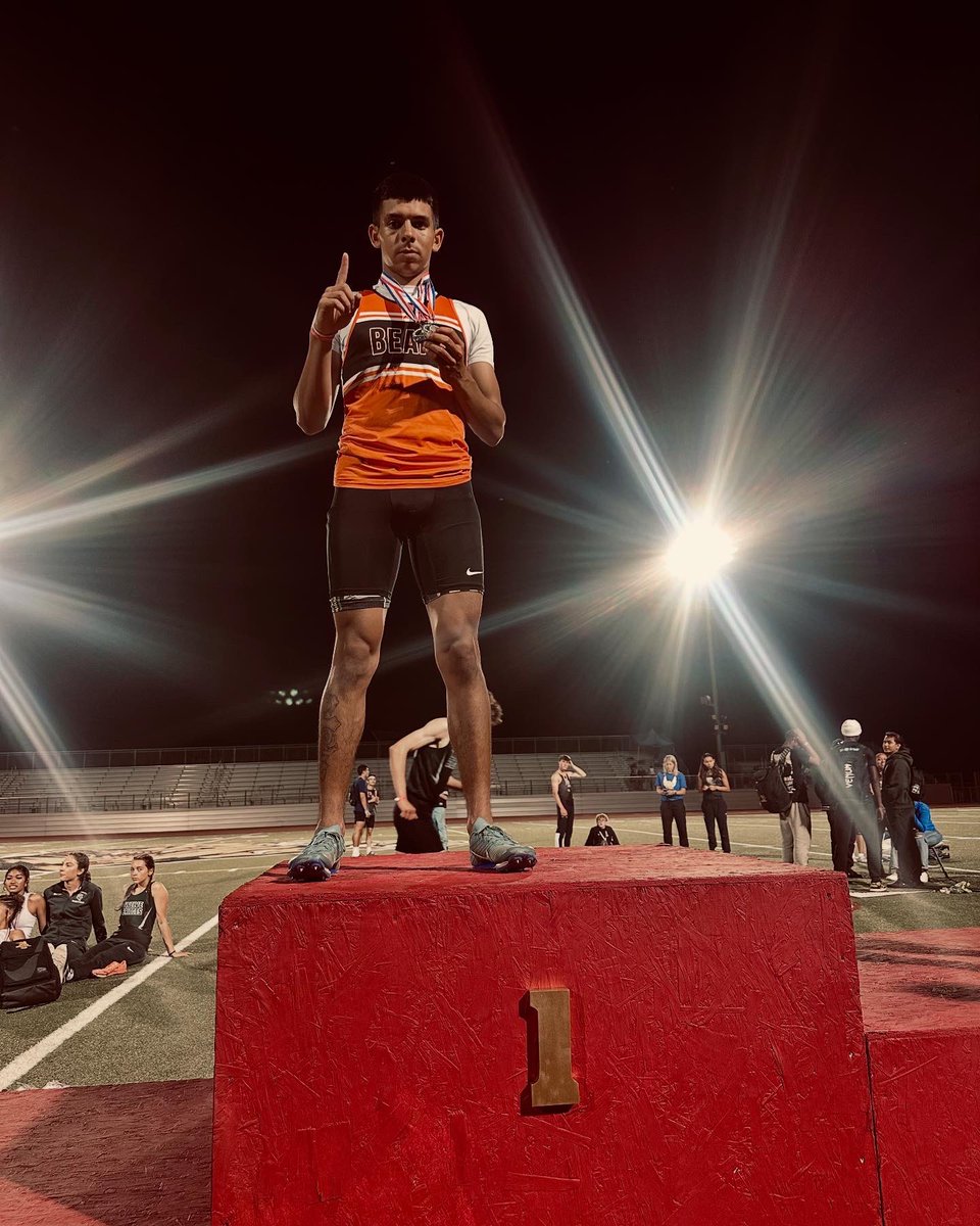 jhigareda_'s tweet photo. Div 3 Section meet!!
2x section champ! Masters next friday! Huge PR in 400 with a 49.22
Moving into masters in 4 events! 
31 years streak broken!! 
4x100 🥇
4x400 🥇
400🥈
@JRRecruiting @JRRecruitingTF @RobScheidt @BlackHatFootbal @MSSsports @NorCal_Football @SacMaxPreps @JuliusNewell @etuck495 @SacKenny @SWAG_merco 
@coachZHollis