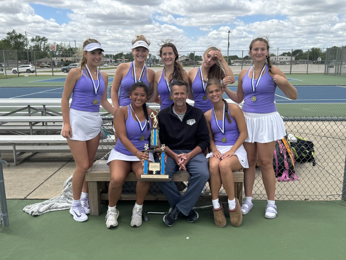 Congrats to the Greencastle Girls Tennis Team on winning the Frankfort Hotdog Invitational today! They won 5-0 over Yorktown and 5-0 over Carroll to get the hardware! 

The varsity team is now 18-3 for the season! Keep it rollin’ ladies! 🎾🎾🎾