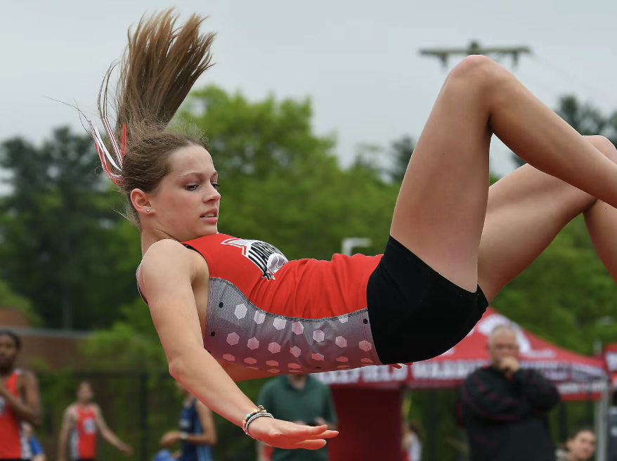 TrevorHass's tweet photo. The MSTCA D4 Relays were close to start, then the Wakefield boys and Melrose girls pulled away from the pack.

Story from Pembroke, including many more photos from Debee Tlumacki: https://t.co/uYBfKRdsRc @GlobeSchools @MHSathletix @WMHS_Warriors @WakefieldXCTF @PHS_Titans https://t.co/rFlT9e0Brk