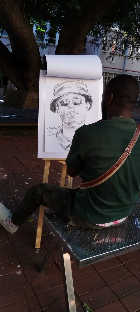mus_nkosi's tweet image. Artists unlearn to learn at DUT&apos;s City Campus. Read more about the story in the link below:
crediblesource.dut.ac.za/2025/05/17/art…

#ArtExhibition
#AfricanArt
#UnlearntoLearn.