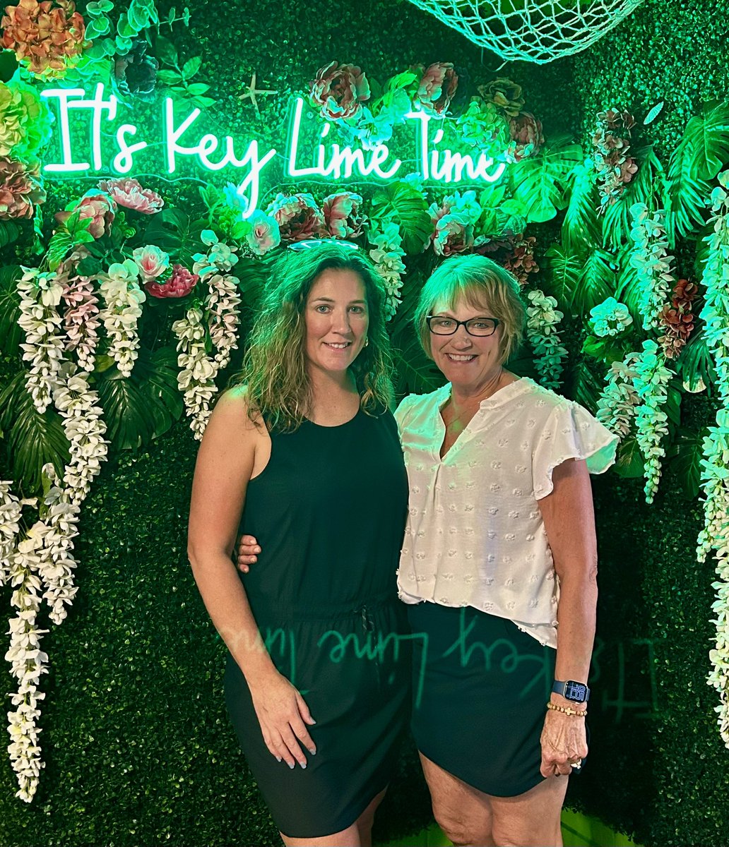 Loving time with my mom! 🥰🙌🏼
#graduationweekend
#memories