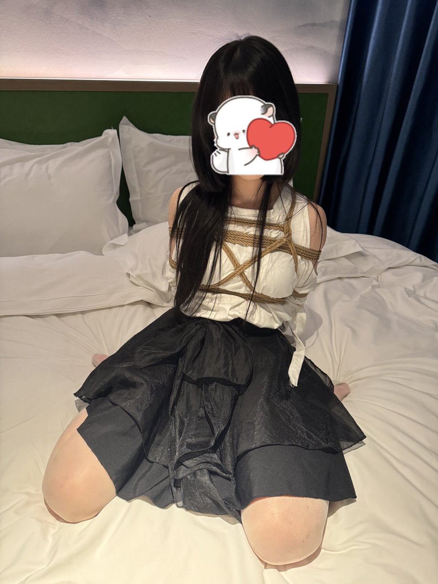 被束缚的姿态最接近自由时，是最微妙的隐喻
出镜：<a href="/yunhuaxm/">云婳</a>