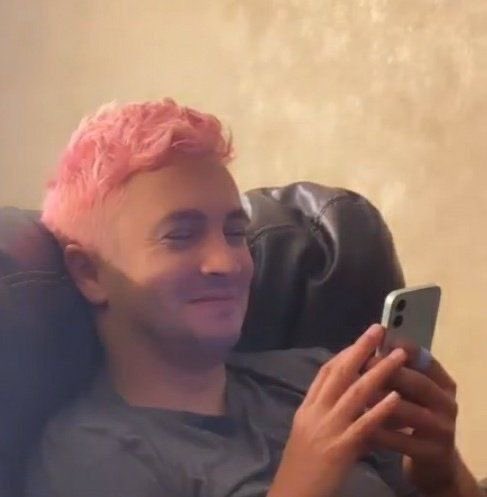 blurryvignette's tweet photo. tyler posting from the band acc pretending to be blurry pretending to be them #bfx #blurryface https://t.co/udmz0zIEMj