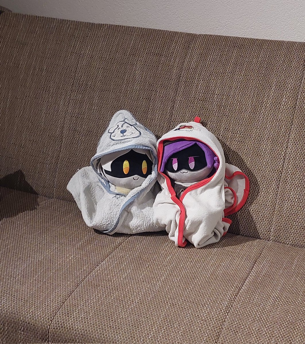 irregulord's tweet image. Moving into our first apartment with my boyfriend, he said he left a suprise for me earlier 💛💜 #murderdrones #UziDoorman #SerialDesignationN