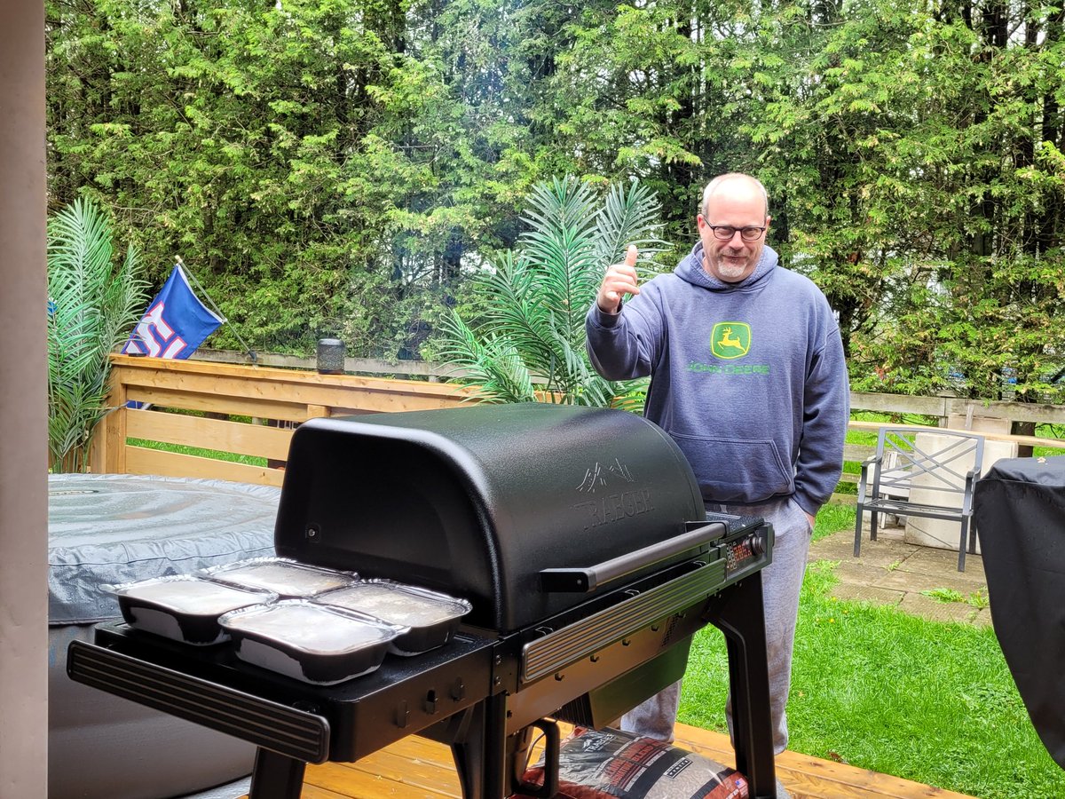 JeffBouillon's tweet photo. @DivaQBBQ Happy Traeger Day!
#woodridgepro https://t.co/8eNwR7jfxJ